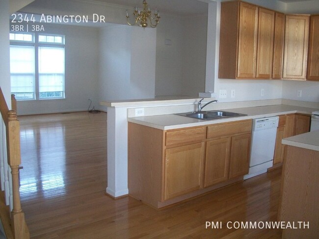 Foto del edificio - 3 Bed / 2.5 Bath Townhouse (Available 2/24...