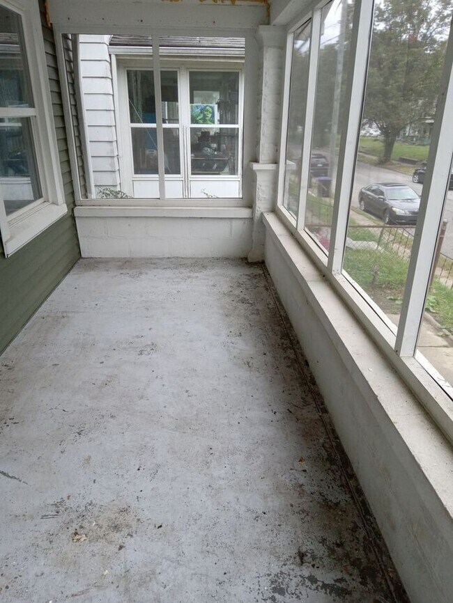 Building Photo - Charming 2BR house