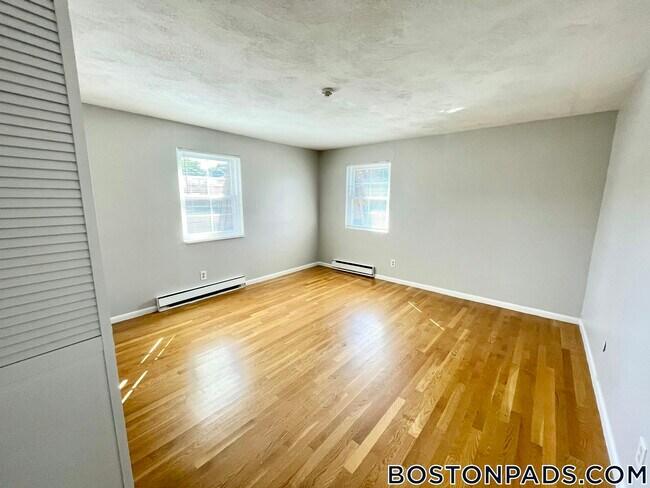 Building Photo - 55 Elmwood Park