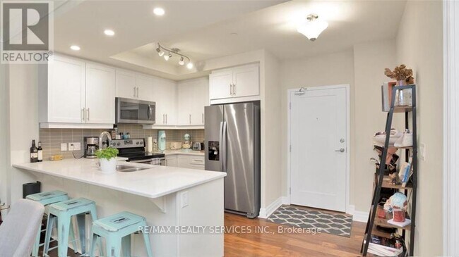 Building Photo - 505-1505 Talbot St