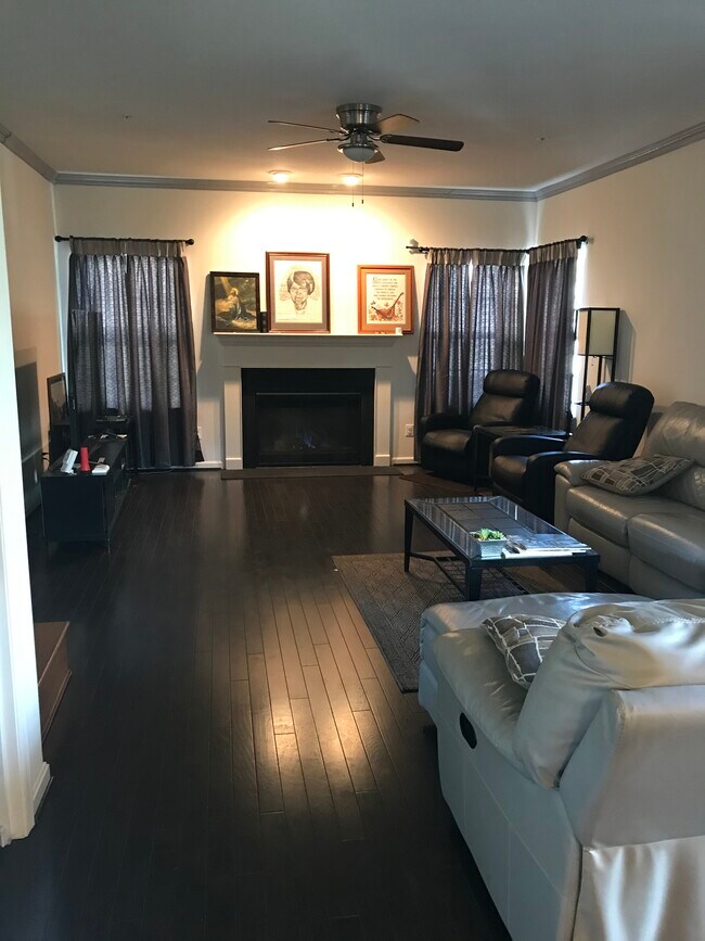 Family Room - 1512 American Way