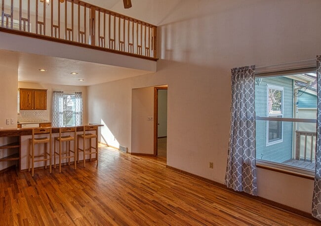 3B/3B in The Shores with Finished Basement... - 3B/3B in The Shores with Finished Basement... House