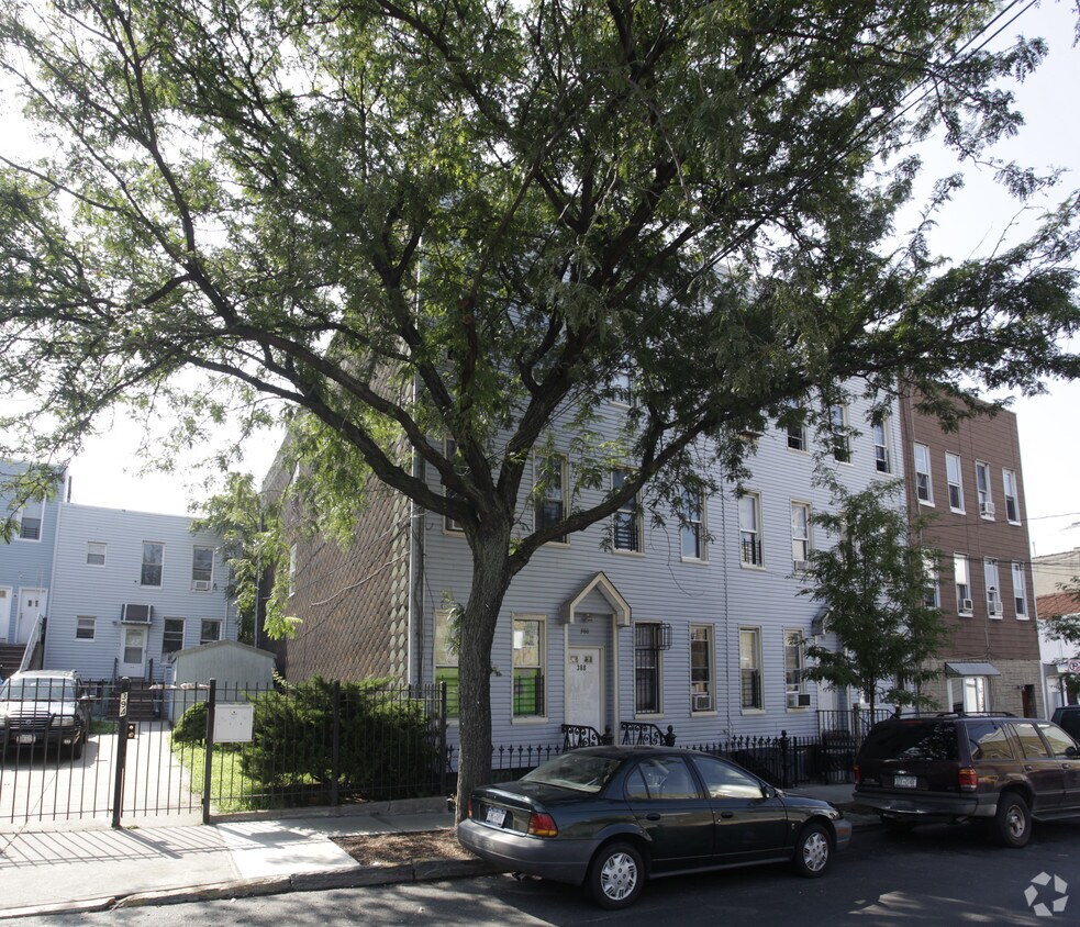 Primary Photo - 388 Harman St
