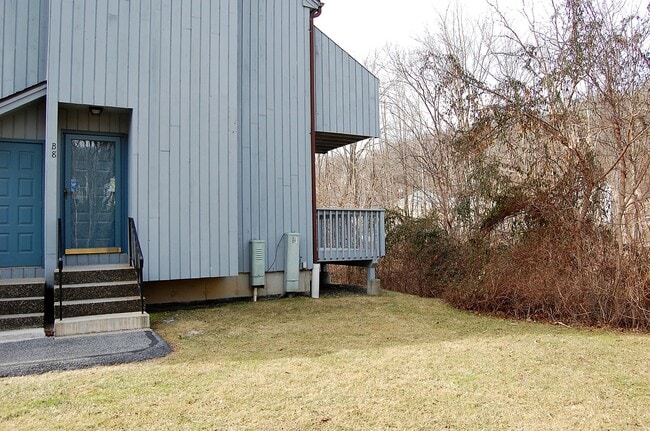 Building Photo - 19 Somers St