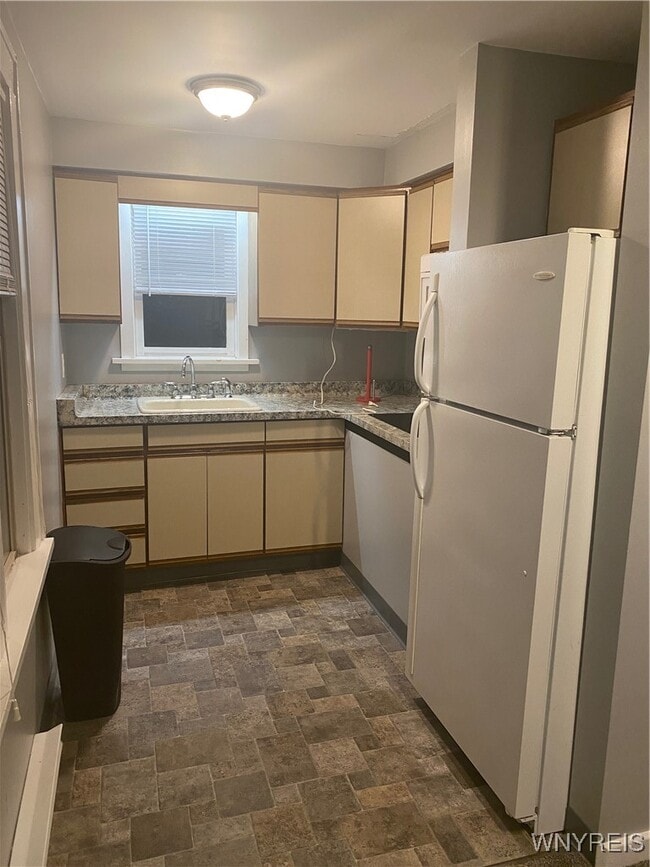 Building Photo - 461 High St