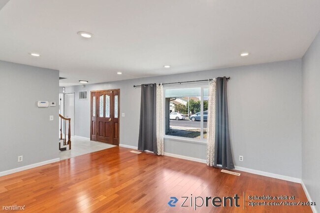 Building Photo - 4 br, 2.5 bath House - 1272 Sunrise Way, M...