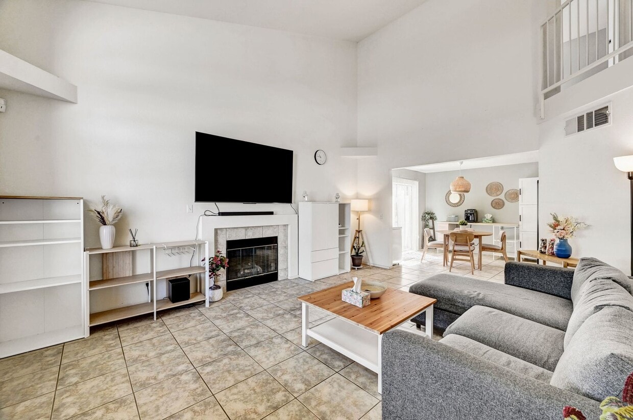 Primary Photo - 2 Bedroom Condo w/ Patio & 1 Car Attached ...