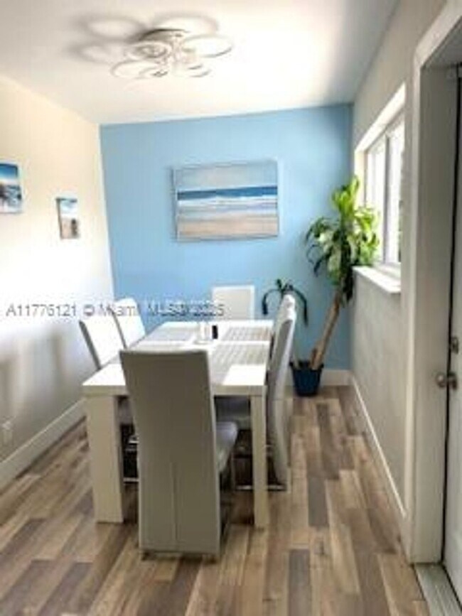 Foto del edificio - 4580 NE 3rd Ave