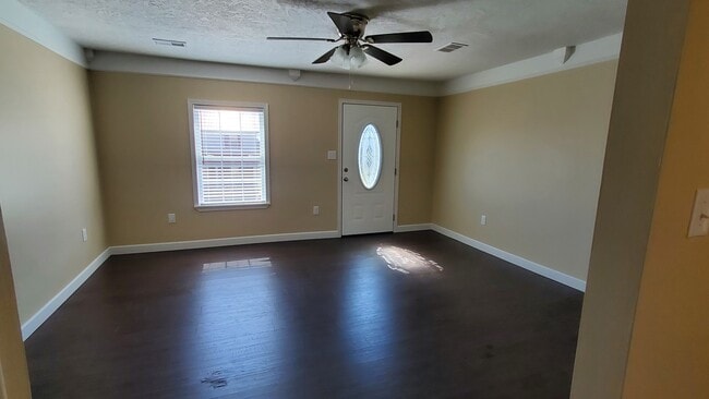 Living Room - 149 Davis Ln