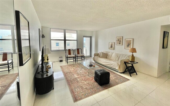 Building Photo - 9225 Collins Ave