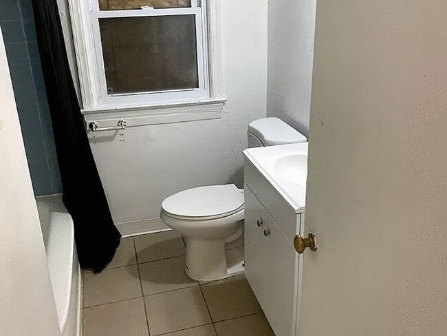 Foto del edificio - 1607 E 33rd St