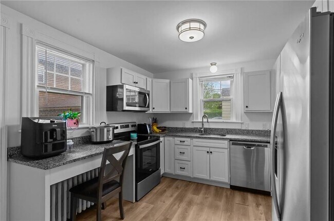 Foto del edificio - 44 Bedlow Ave