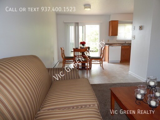 Building Photo - Large 2 Bedroom Garden Apartment