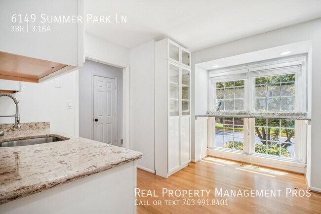 Building Photo - 6149 Summer Park Ln