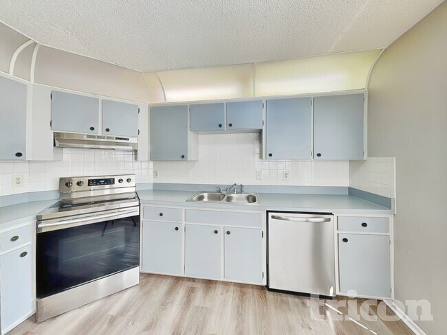 Building Photo - 1203 70th Dr E