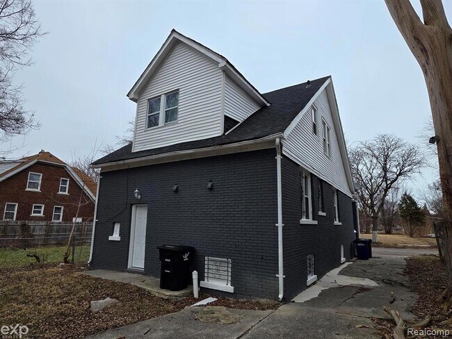 Foto del edificio - 5217 Lakeview St