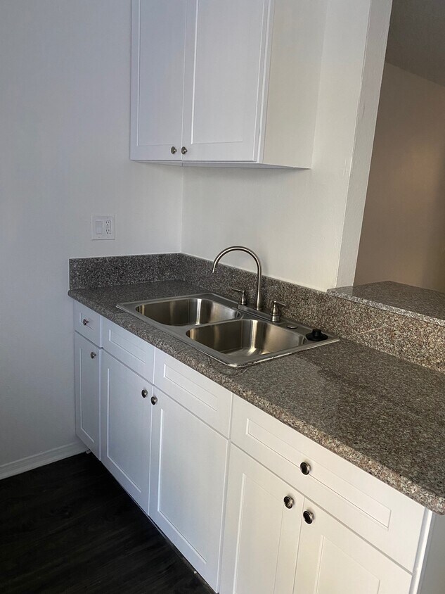 Foto principal - 7051 Coldwater Canyon Ave