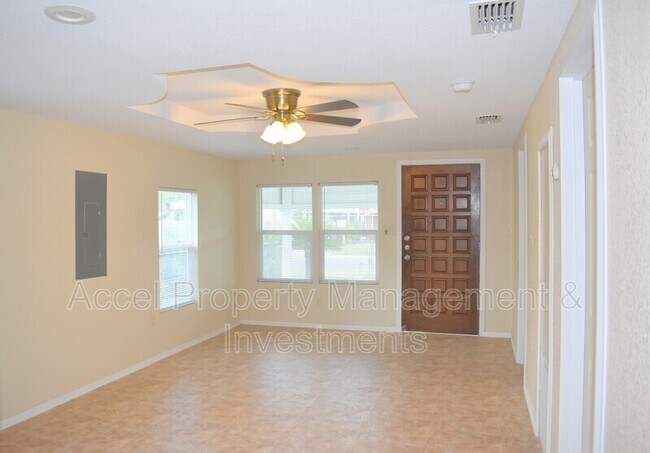 Building Photo - 308 W Arcadio Padilla