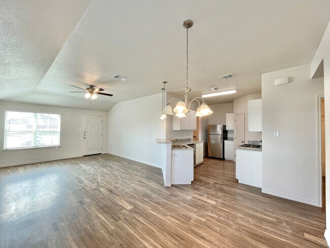 Building Photo - 1704 Castroville Trl