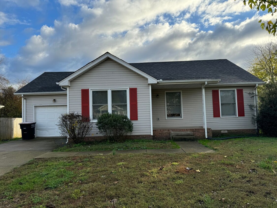 Primary Photo - Charming Single Family Home in Clarksville