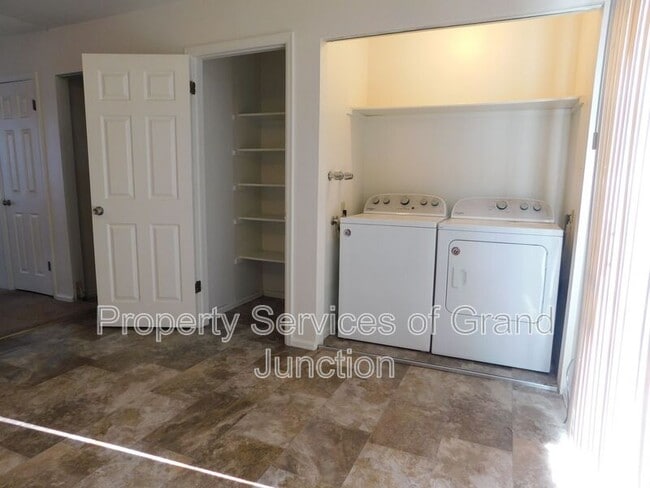 Foto del edificio - 3245 Downey Ct