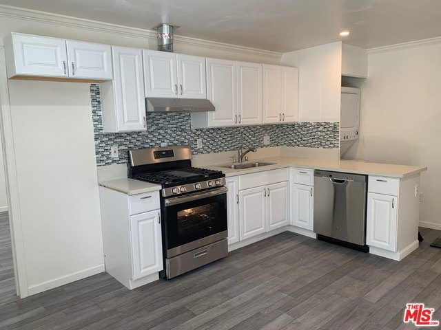 Building Photo - 5720 Cedros Ave
