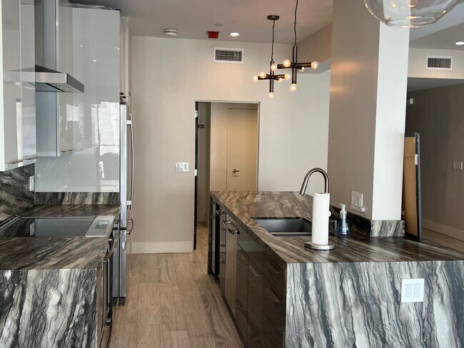 Foto del edificio - 10790 Wilshire Blvd