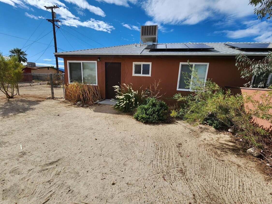 Foto principal - 6361 Yucca Ave