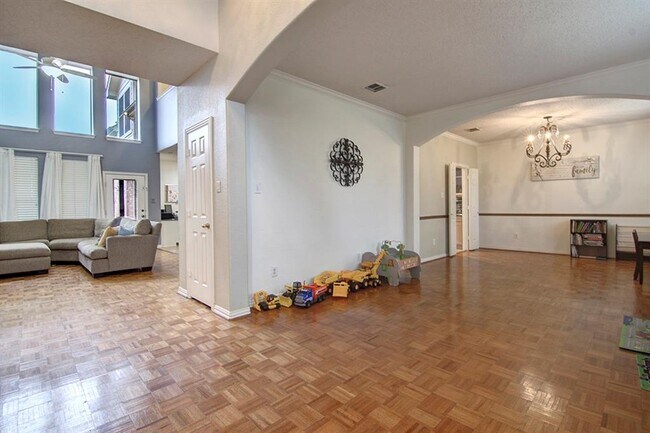 Building Photo - 3105 Spring Grove Dr