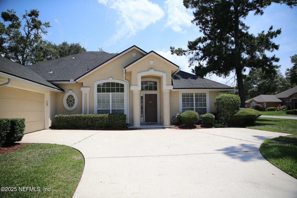 Primary Photo - 209 Edgewater Branch Dr