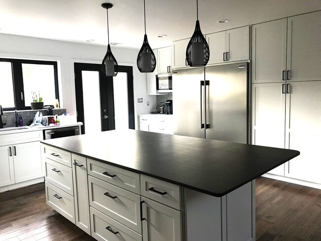 Building Photo - Renovated Rockville Rambler