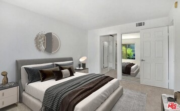 Building Photo - 5545 Canoga Ave