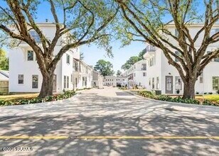 Building Photo - 214 Steiner Oaks