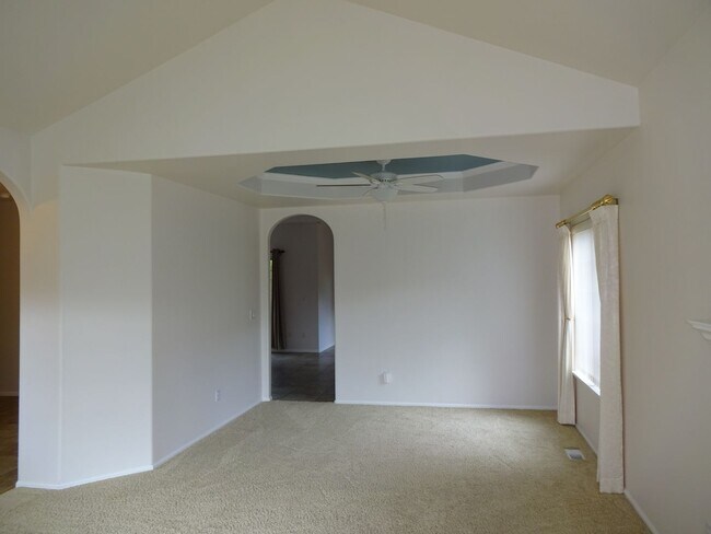 Foto del edificio - Charming 3 Bed, 2 Bath Home in Satna Clara