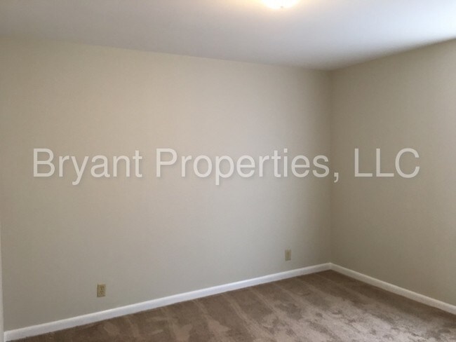 Building Photo - Nashville - Duplex Bellshire Area 37207