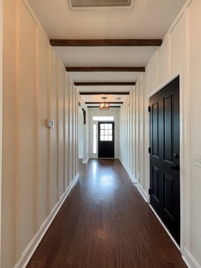 Foto del edificio - 373 Whispering Breeze Ln