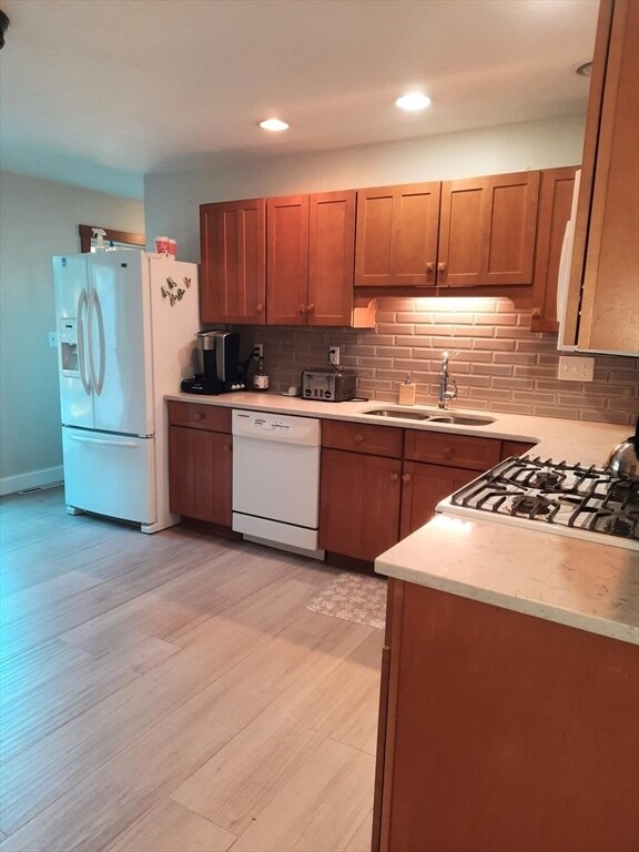 Building Photo - 21 Anderson Dr