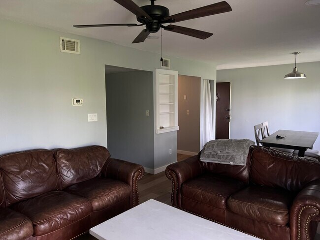 Foto del edificio - 308 Miracle Strip Pkwy SW