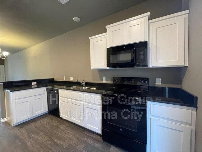 Building Photo - 921 SW 91st St