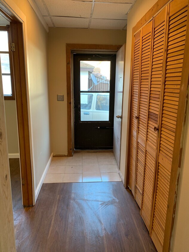 606 Ridge Ave Unit B, New Cumberland, WV 43964 Room for Rent in New