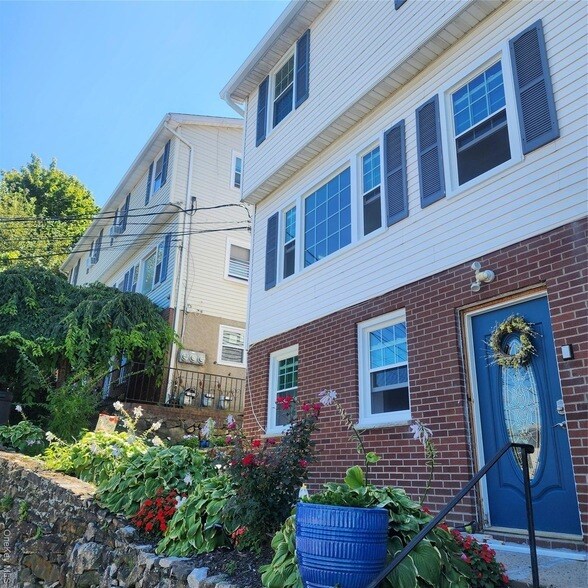 Photo - 34 Ashland Street Unit Left