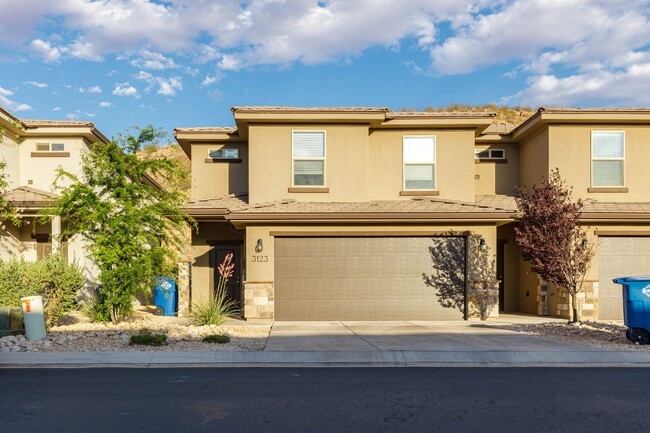 Building Photo - 3 bed / 2.5 bath / 2-car with washer/dryer/fridge 2019 built END UNIT!
