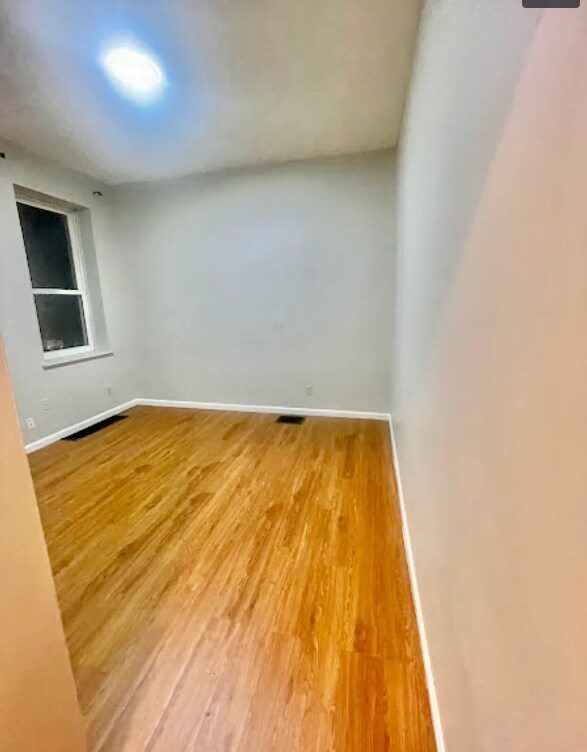 Foto del edificio - Spacious First-Floor Studio Near Incline District — Updated Kitchen, Tall Ceilings, W/D Hookups