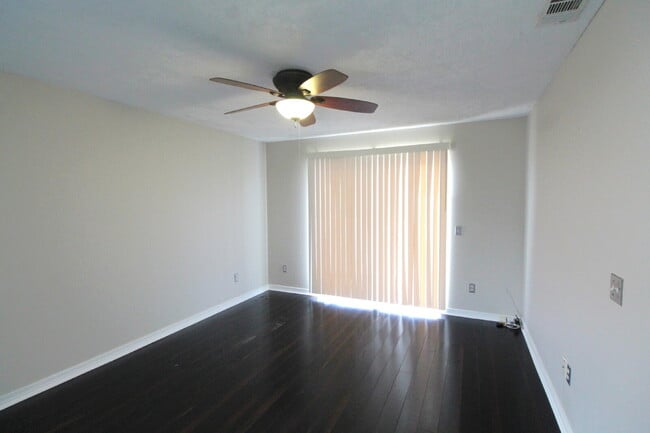 Building Photo - Spacious 3BR/2BA Navarre Home with Garage, Open Kitchen Layout, Fenced Yard & Convenient Coastal ...
