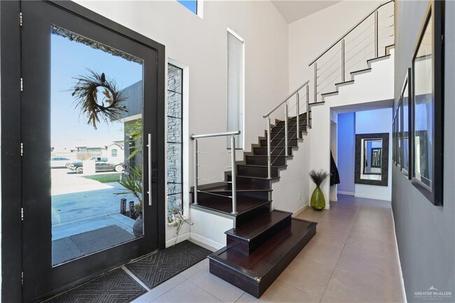 Building Photo - 24 I W St