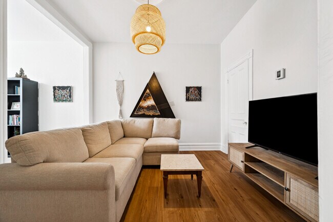 Building Photo - 4075 Rue Lanouette