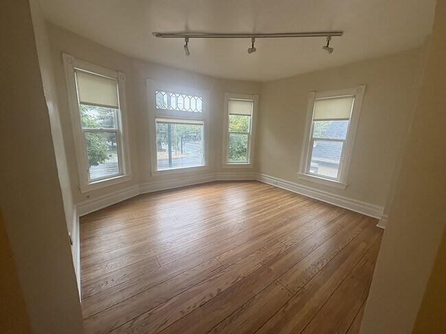 Building Photo - 809 S 900 E