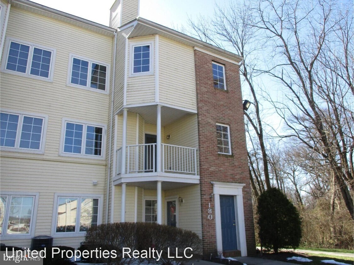 2 br, 2.5 bath House 180 Devon Way House for Rent in Levittown, PA