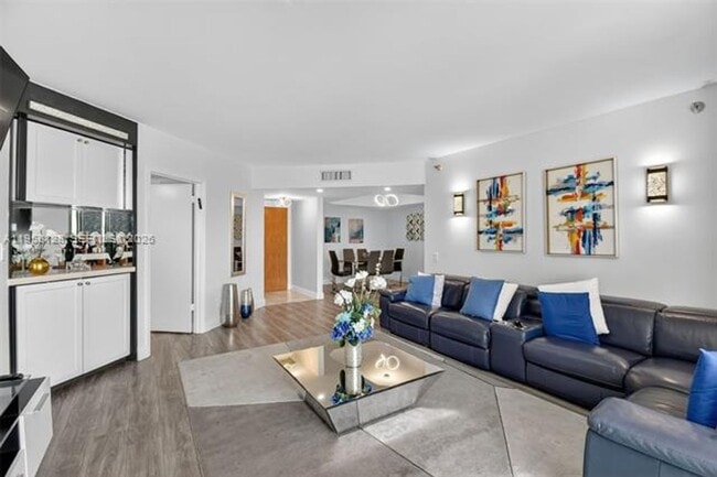Building Photo - 3640 Yacht Club Dr