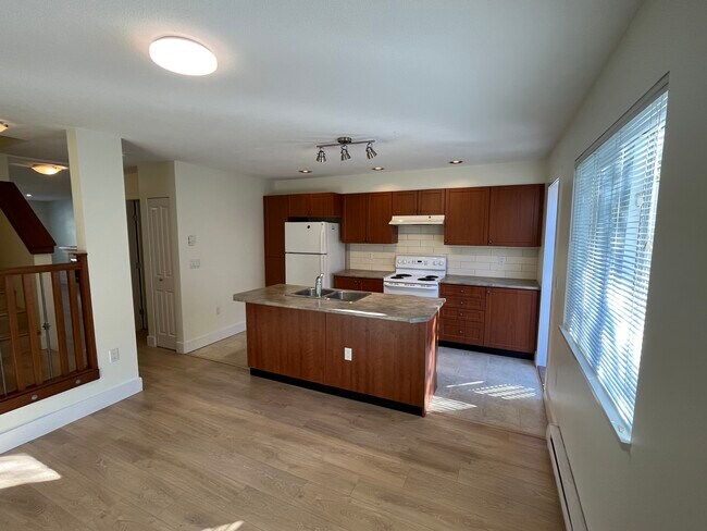 Building Photo - 16233 83 Av